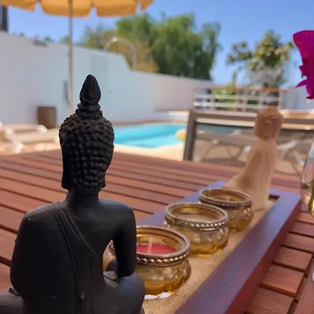 Βίλα Roferos 32 *