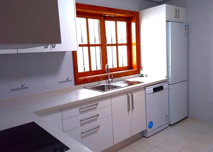 Roferos 32 * Puerto del Carmen (Lanzarote)